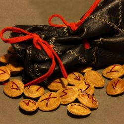 Гадание на рунах